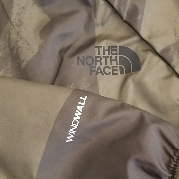Wmns MEDIUM The North Face windbreaker - Picture 9 of 9